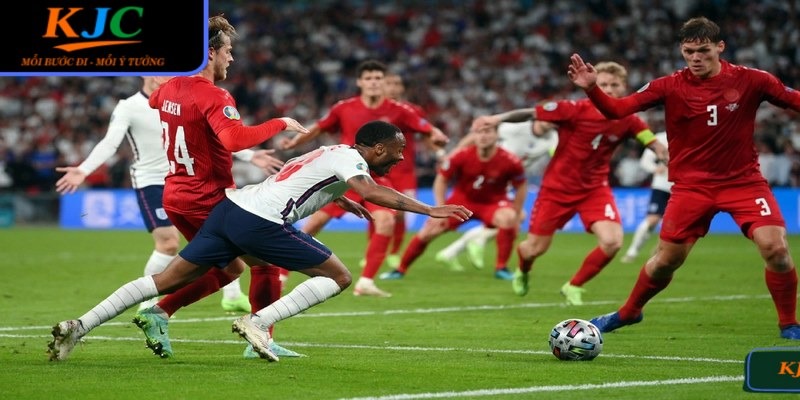 Thủ môn đã cứu đội nhà khỏi bàn thua trông thấy